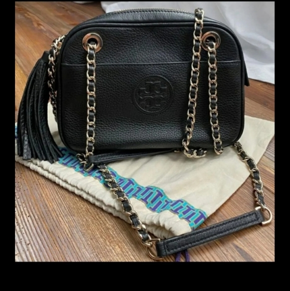 Tory Burch Handbags - Tory Burch Bombe chain crossbody Bag